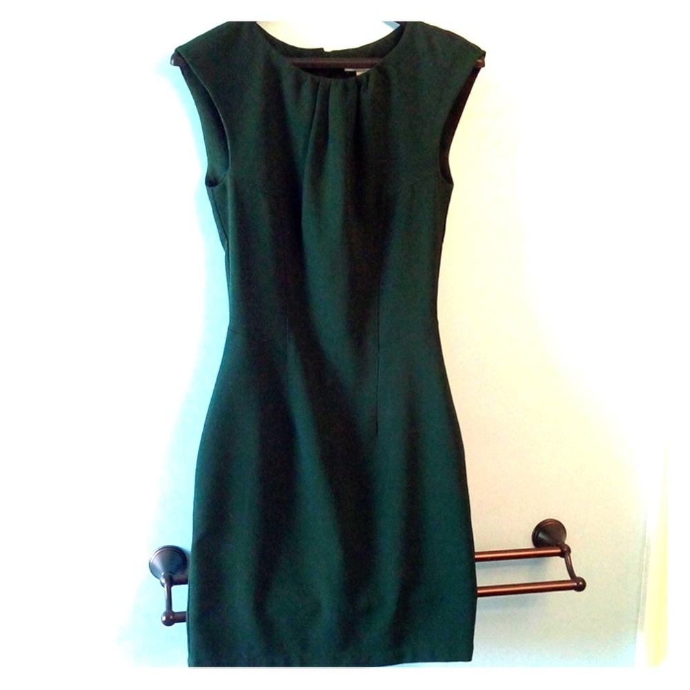 EUC H&M green wiggle dress